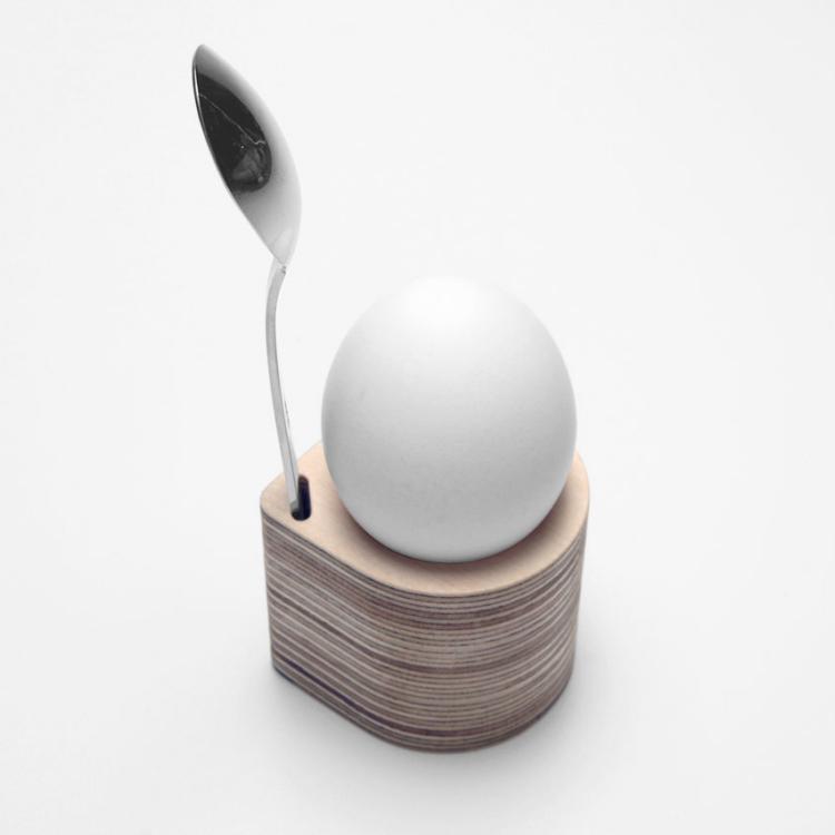 Einzelbecher mit normalgroßem Eierlöffel, von Oben